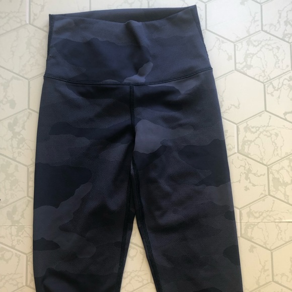 Aerie Blue Camo Leggings Hi-Rise Cropped Inseam Size Small Short Inseam - Picture 3 of 13